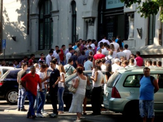 Vară fierbinte pentru 7.000 de elevi: au început înscrierile pentru BAC
